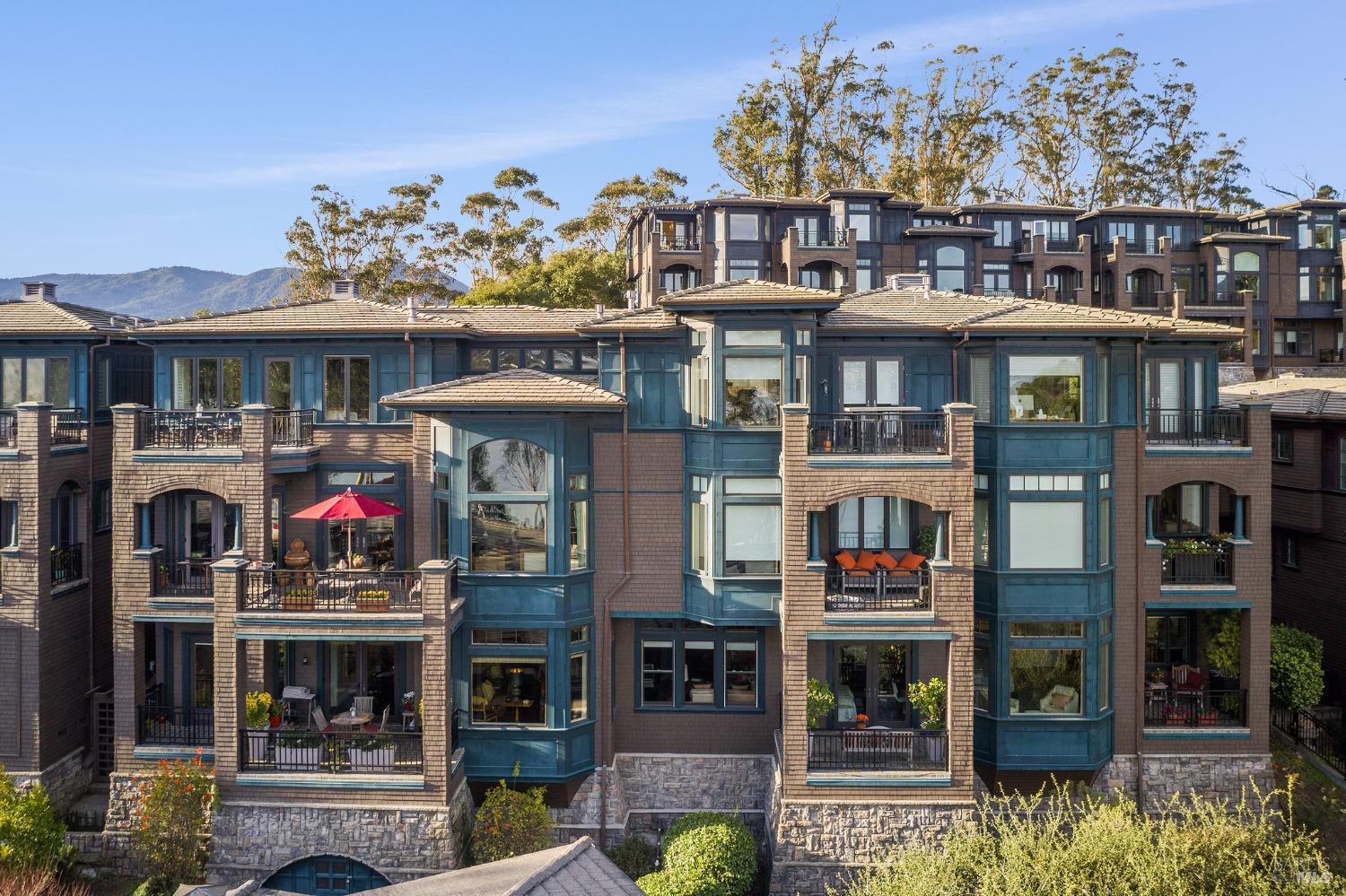 54 De Silva Island Dr