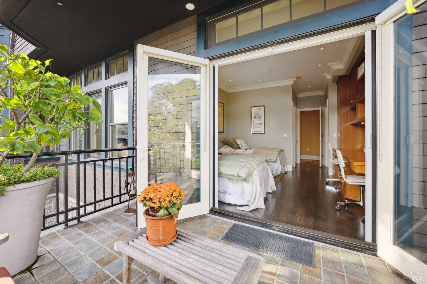 54 De Silva Island Dr