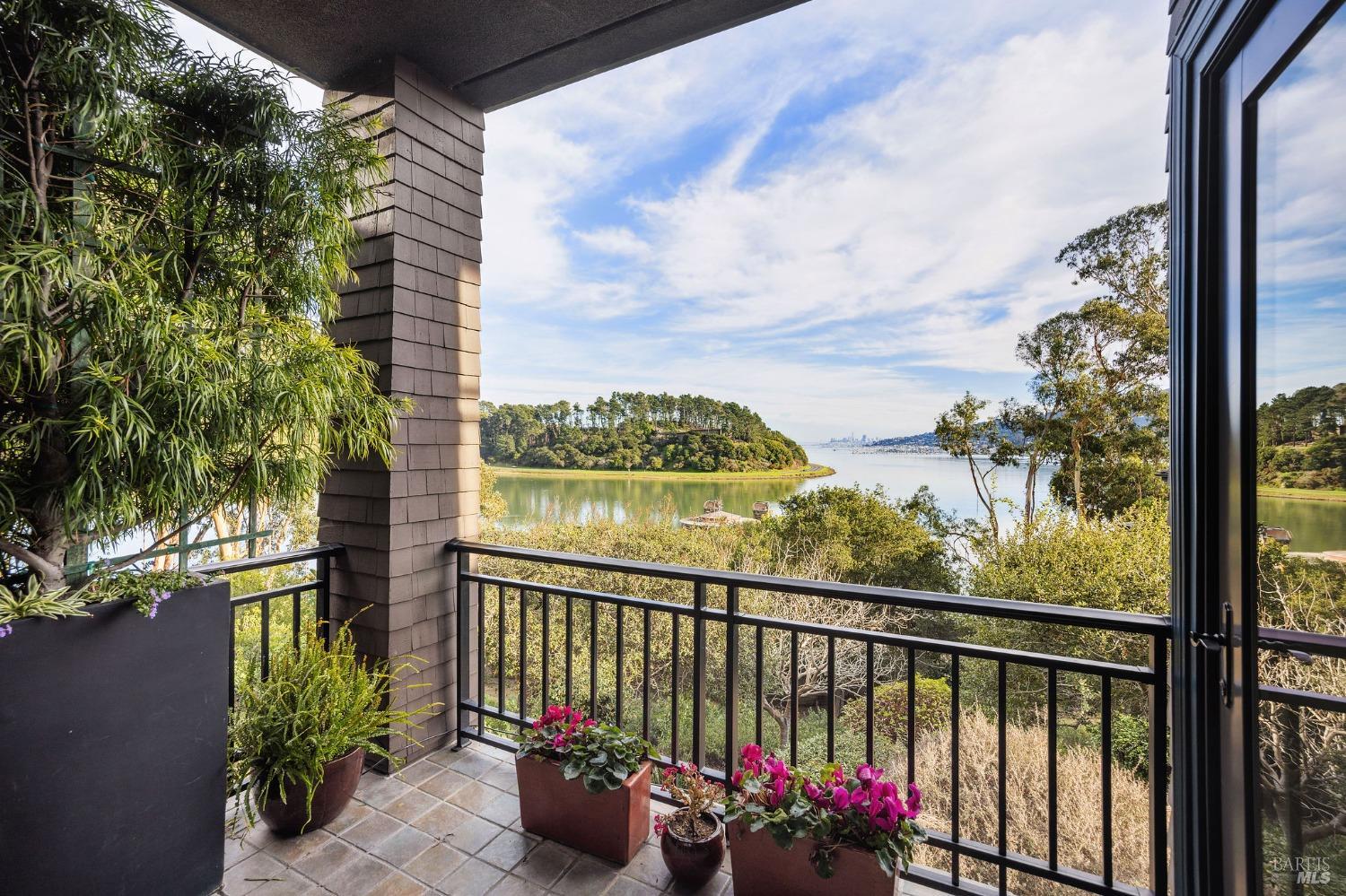 54 De Silva Island Dr