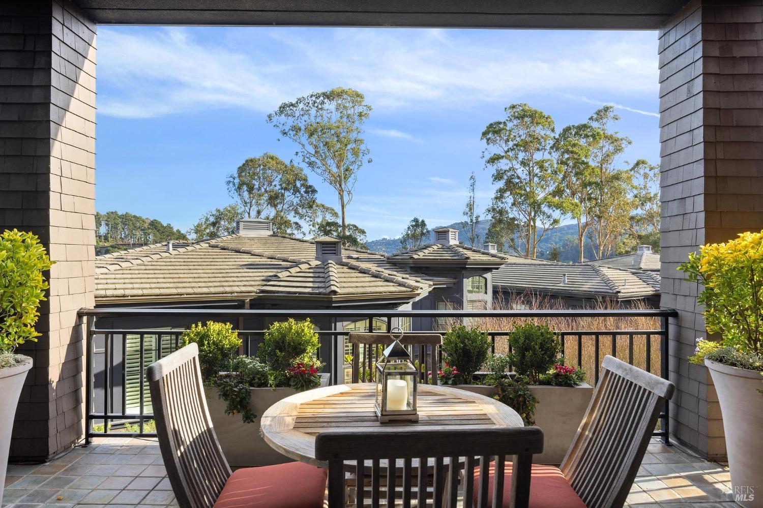 54 De Silva Island Dr