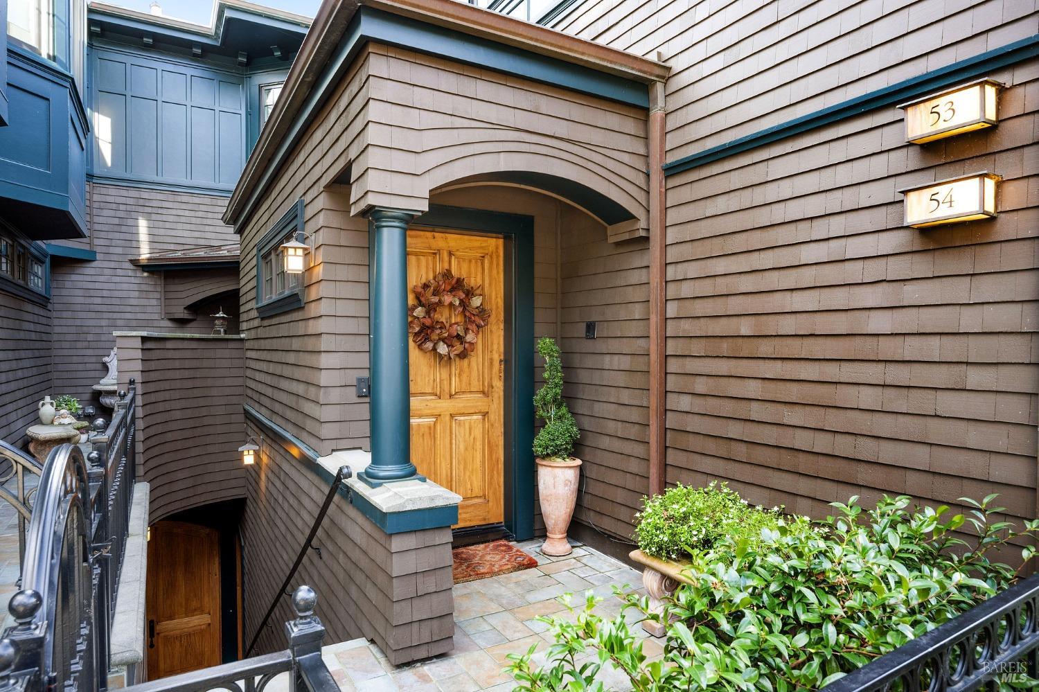 54 De Silva Island Dr