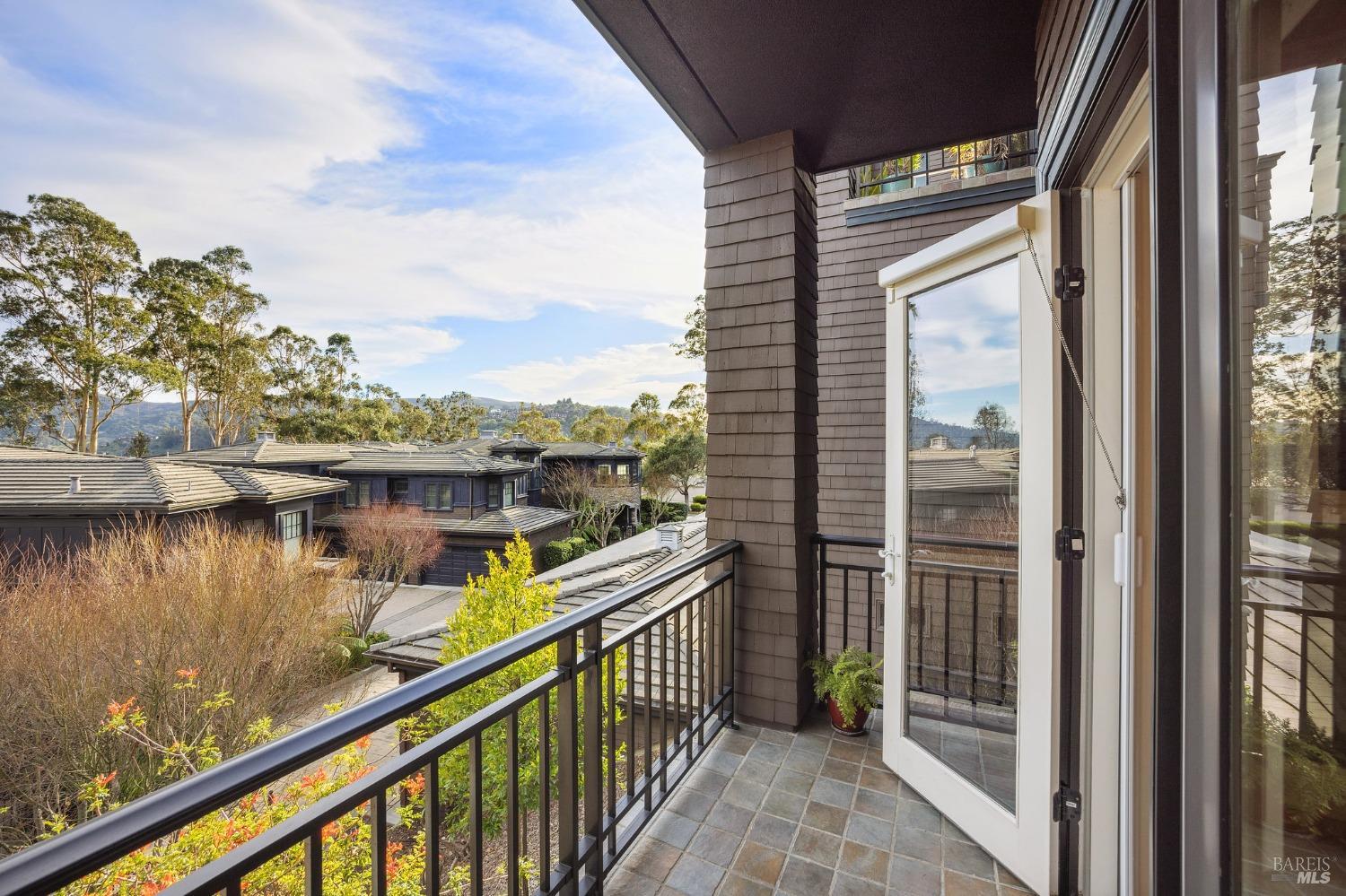 54 De Silva Island Dr