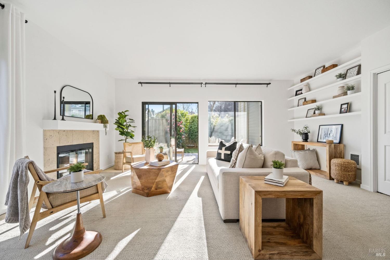 113 Eucalyptus Knoll St