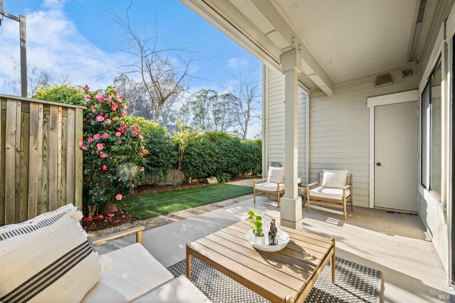 113 Eucalyptus Knoll St