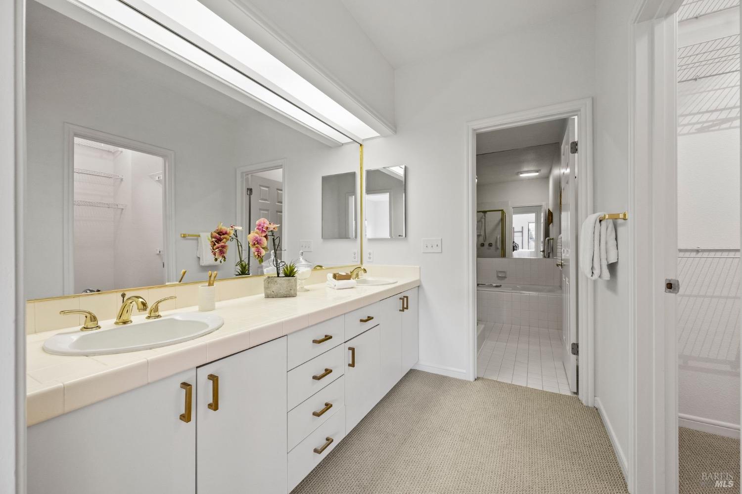 113 Eucalyptus Knoll St