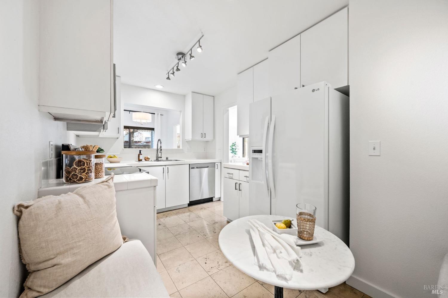 113 Eucalyptus Knoll St