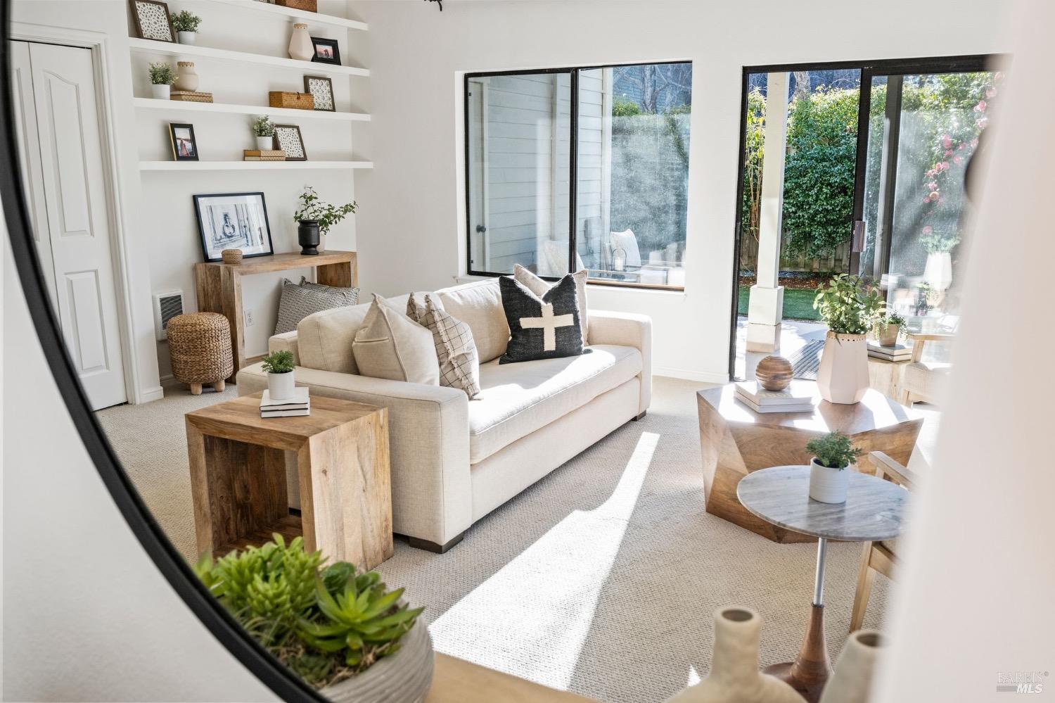 113 Eucalyptus Knoll St