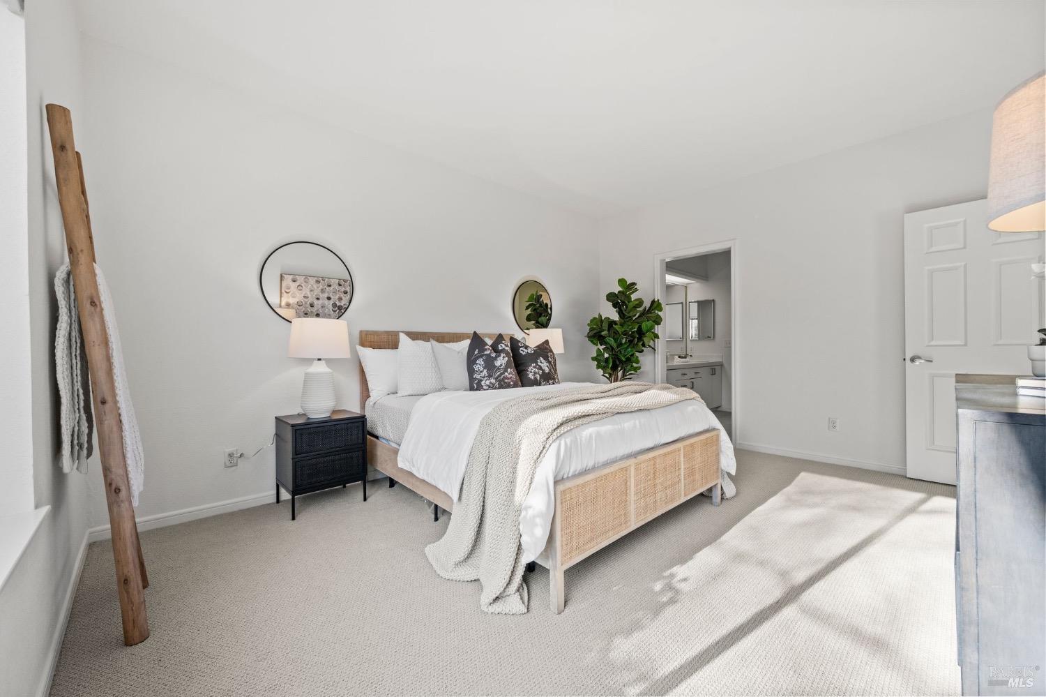 113 Eucalyptus Knoll St