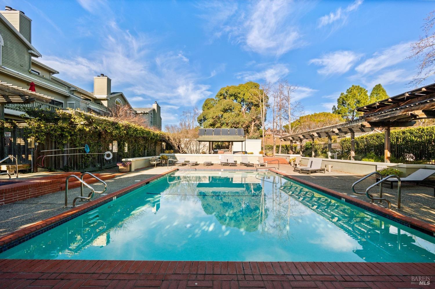 113 Eucalyptus Knoll St