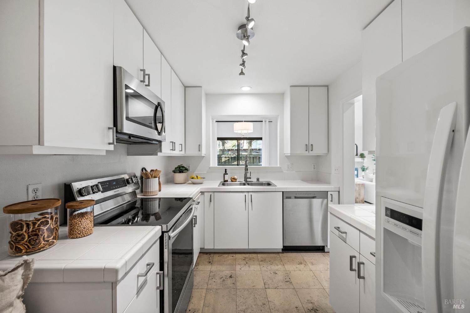 113 Eucalyptus Knoll St