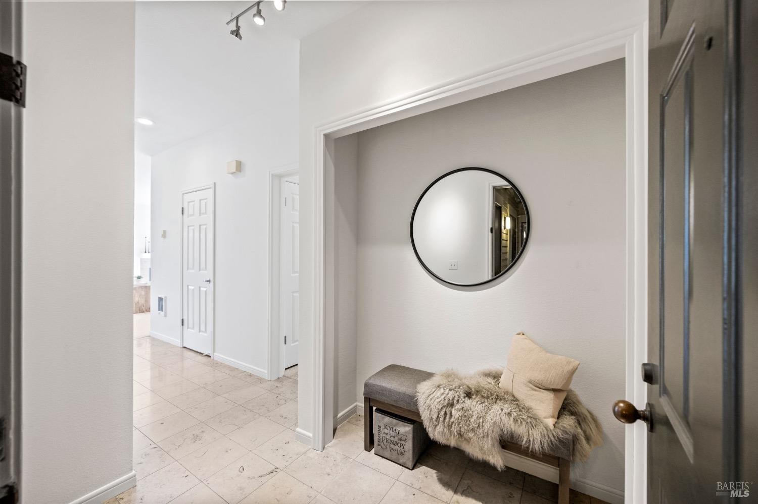 113 Eucalyptus Knoll St