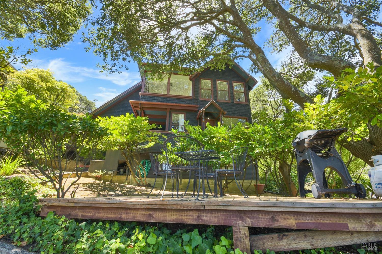 17 Girard Avenue