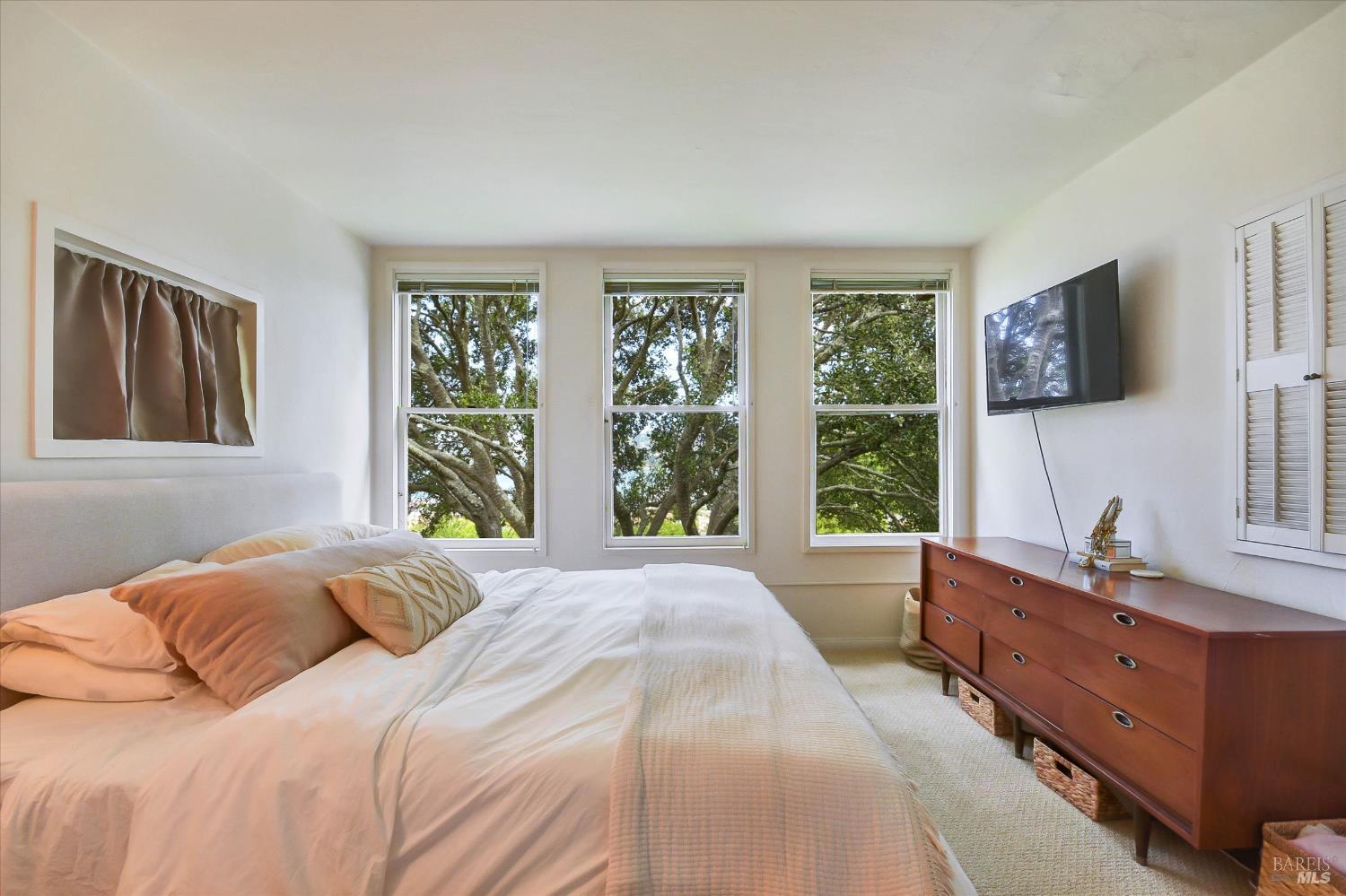 17 Girard Avenue