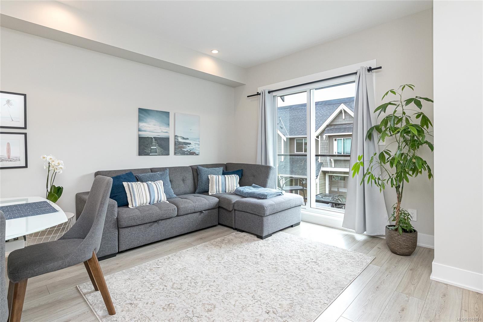 1142 Moonstone Loop