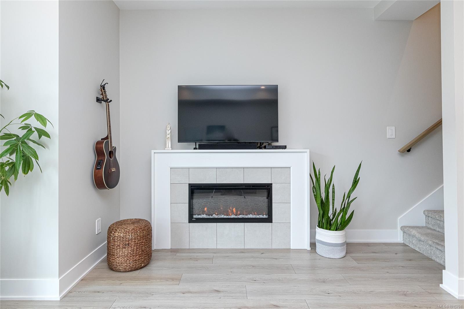 1142 Moonstone Loop