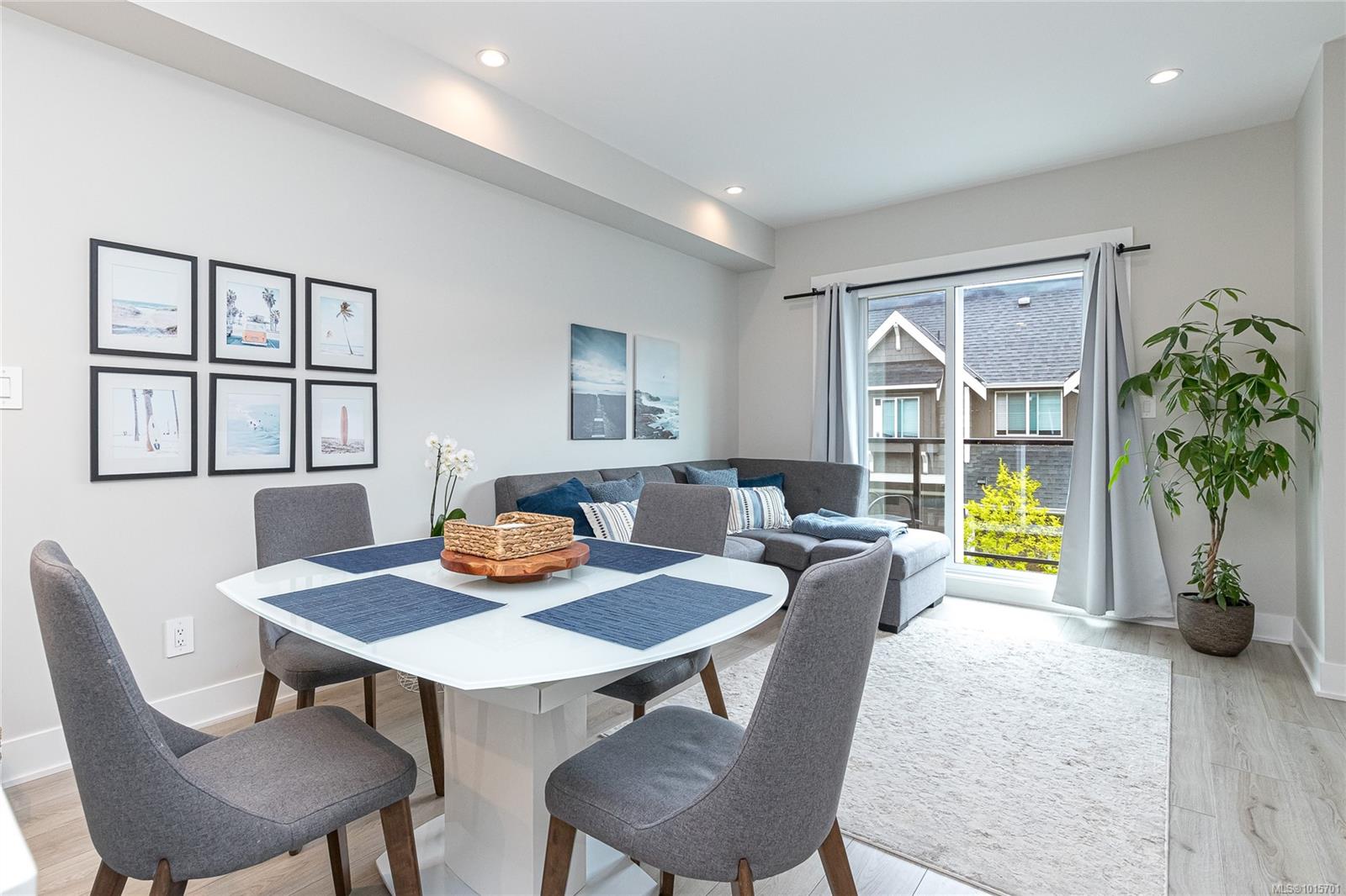 1142 Moonstone Loop