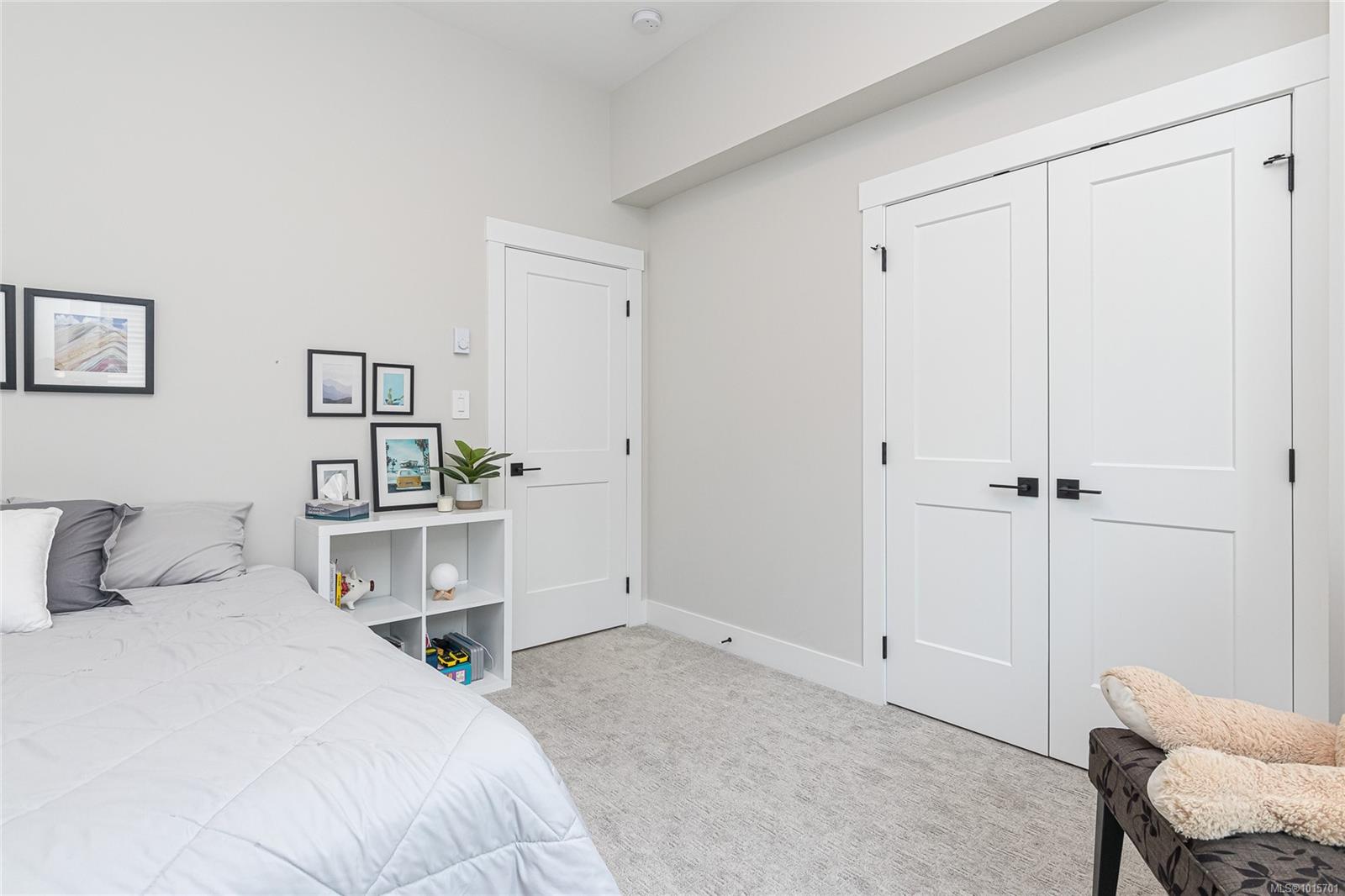 1142 Moonstone Loop