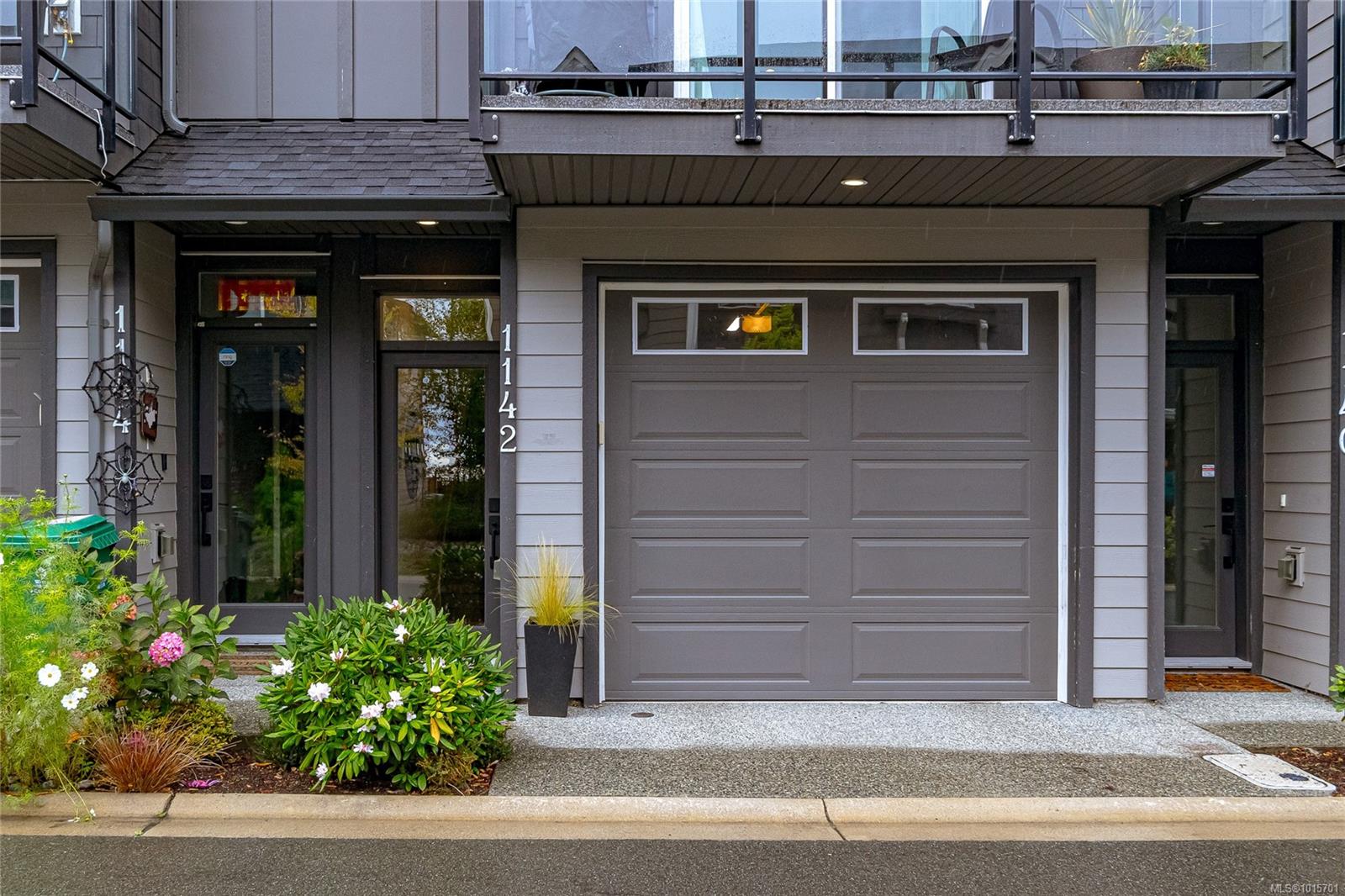 1142 Moonstone Loop
