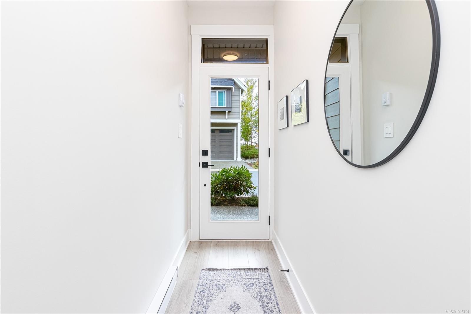 1142 Moonstone Loop