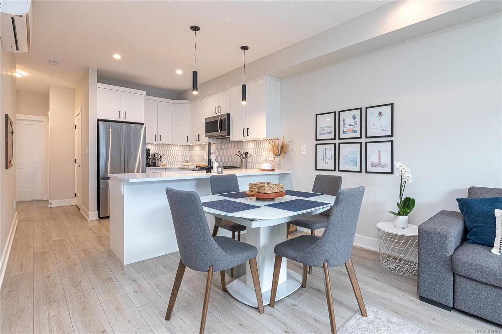 1142 Moonstone Loop