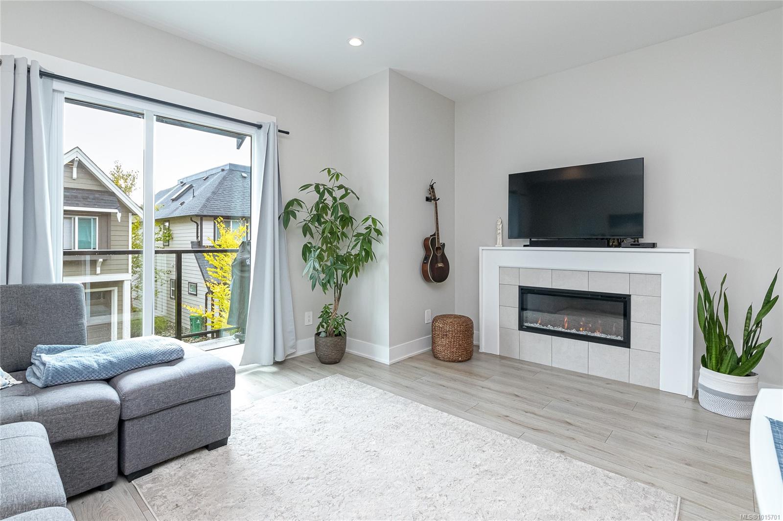 1142 Moonstone Loop