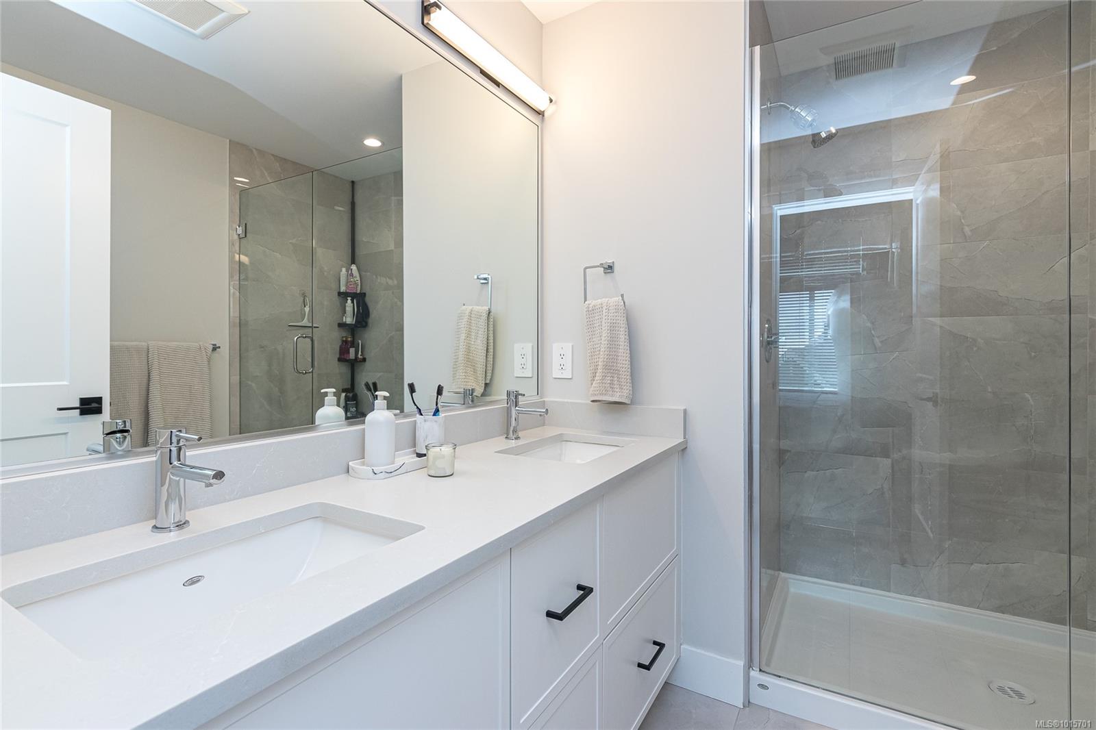 1142 Moonstone Loop