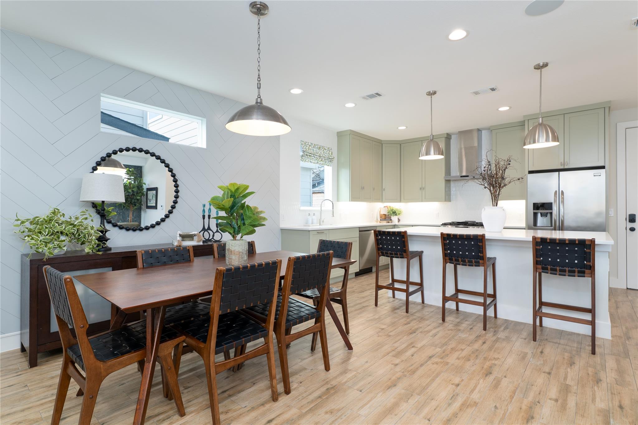 2004 Chestnut Ave # 1