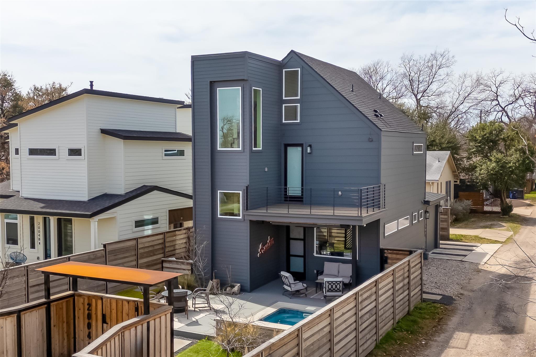 2004 Chestnut Ave # 1