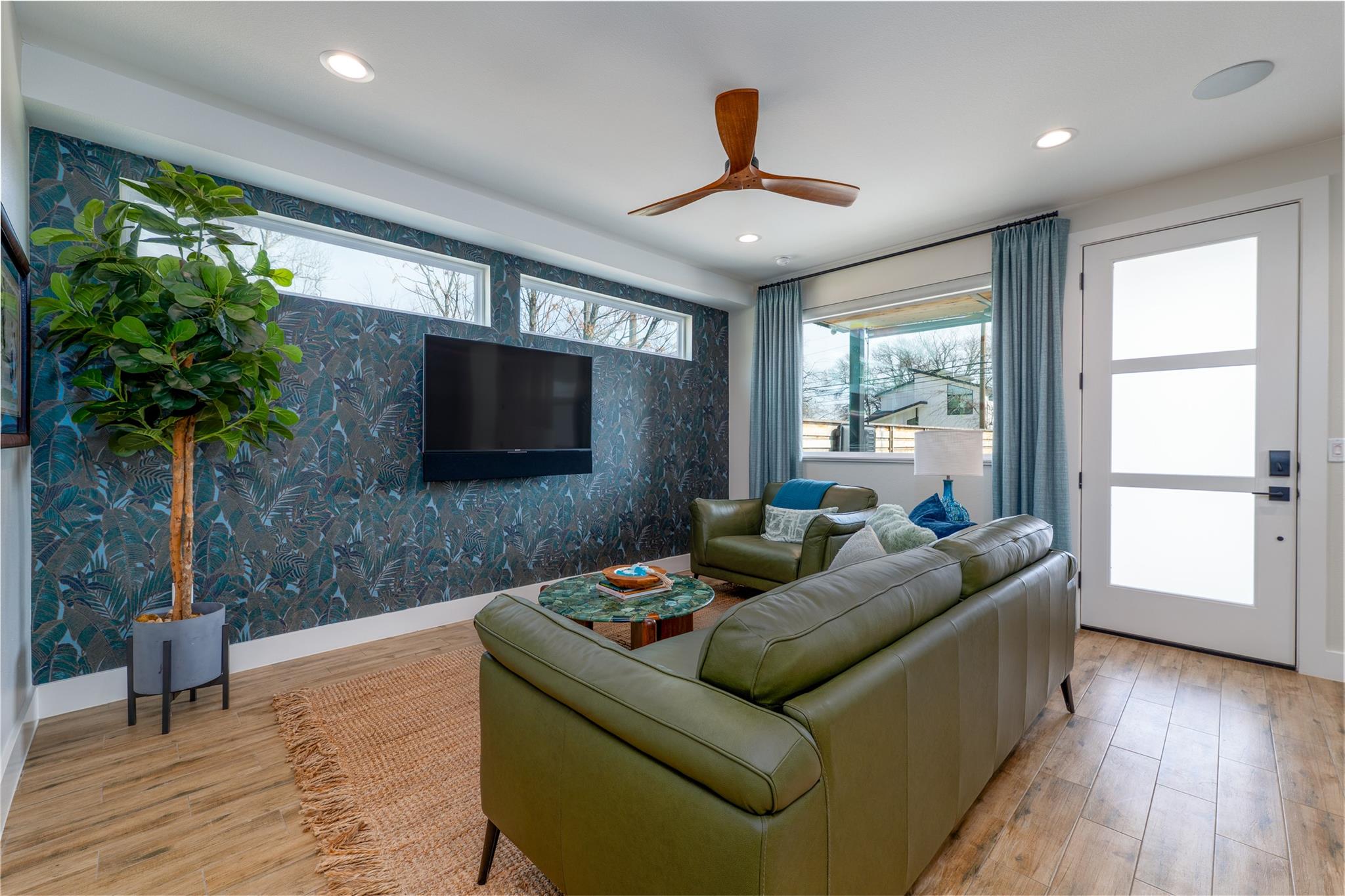 2004 Chestnut Ave # 1