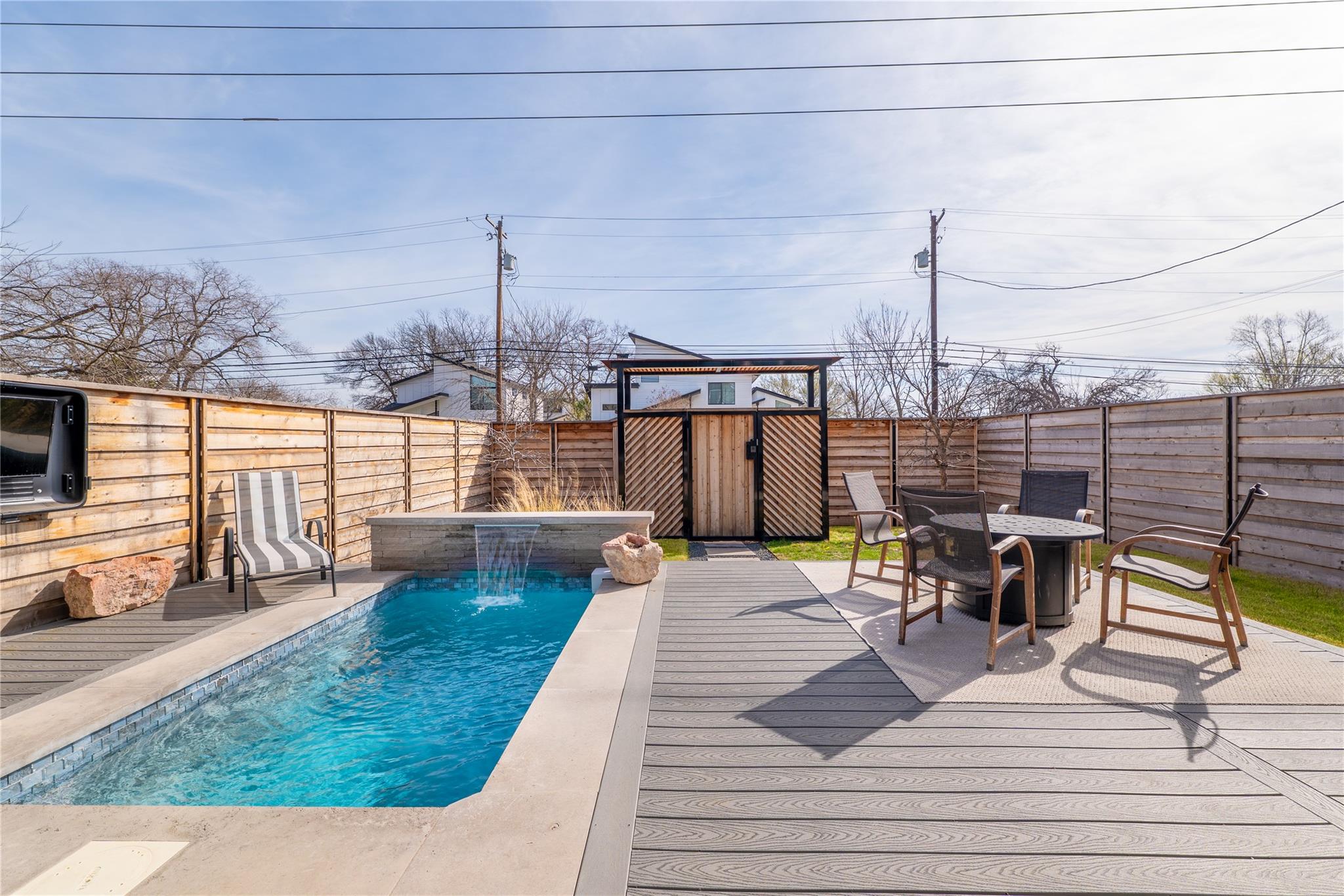 2004 Chestnut Ave # 1