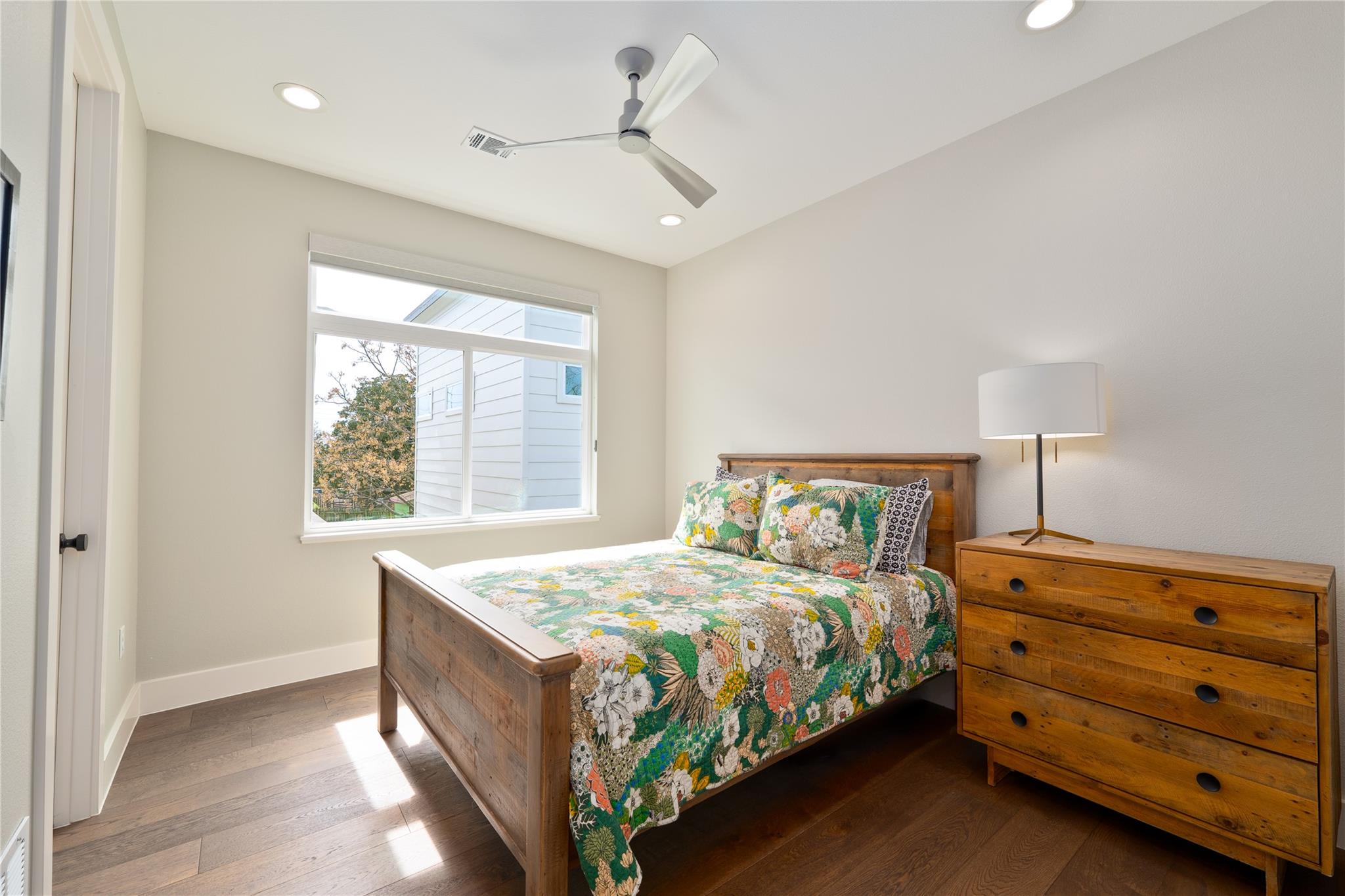 2004 Chestnut Ave # 1