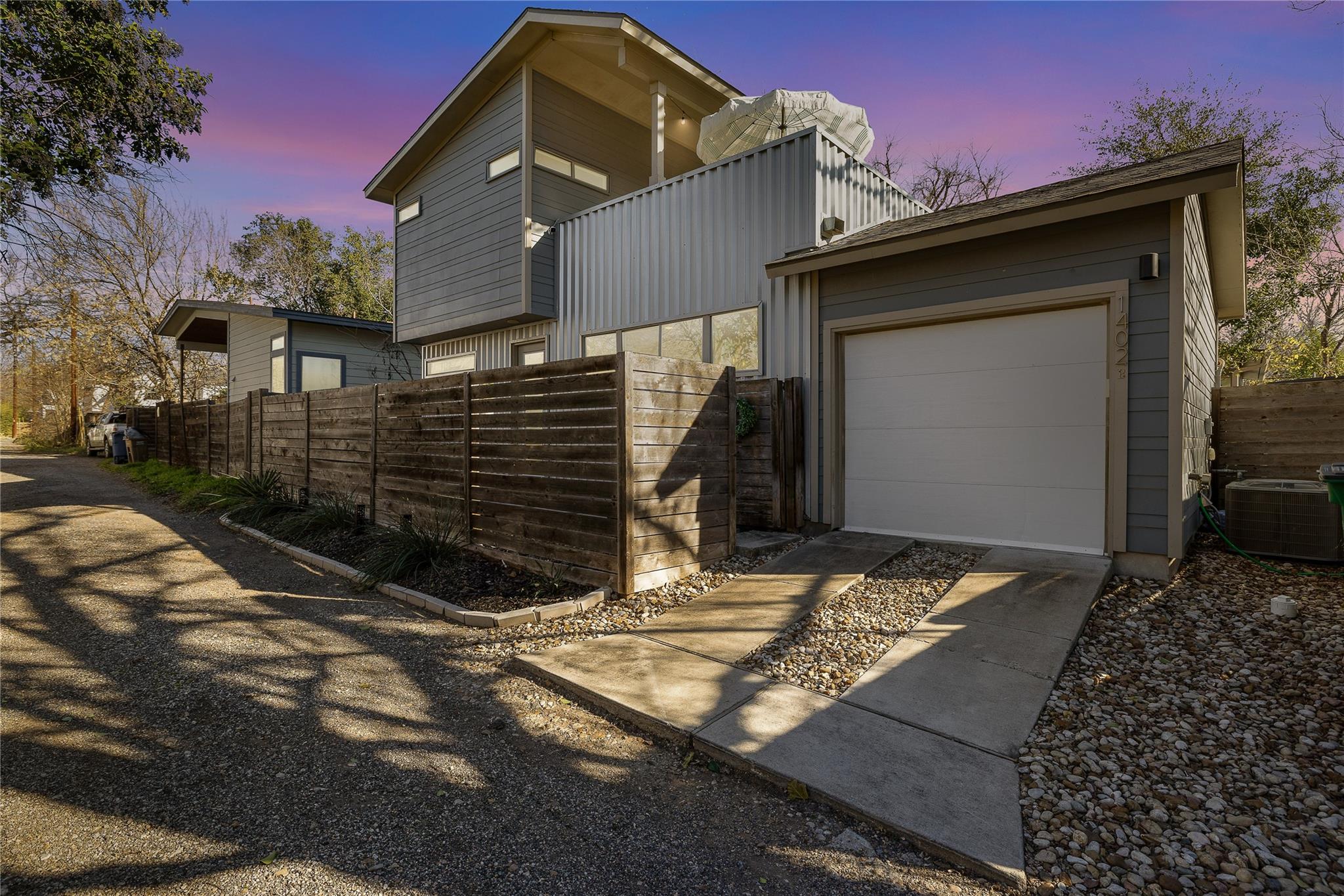 1402 Singleton Ave # B