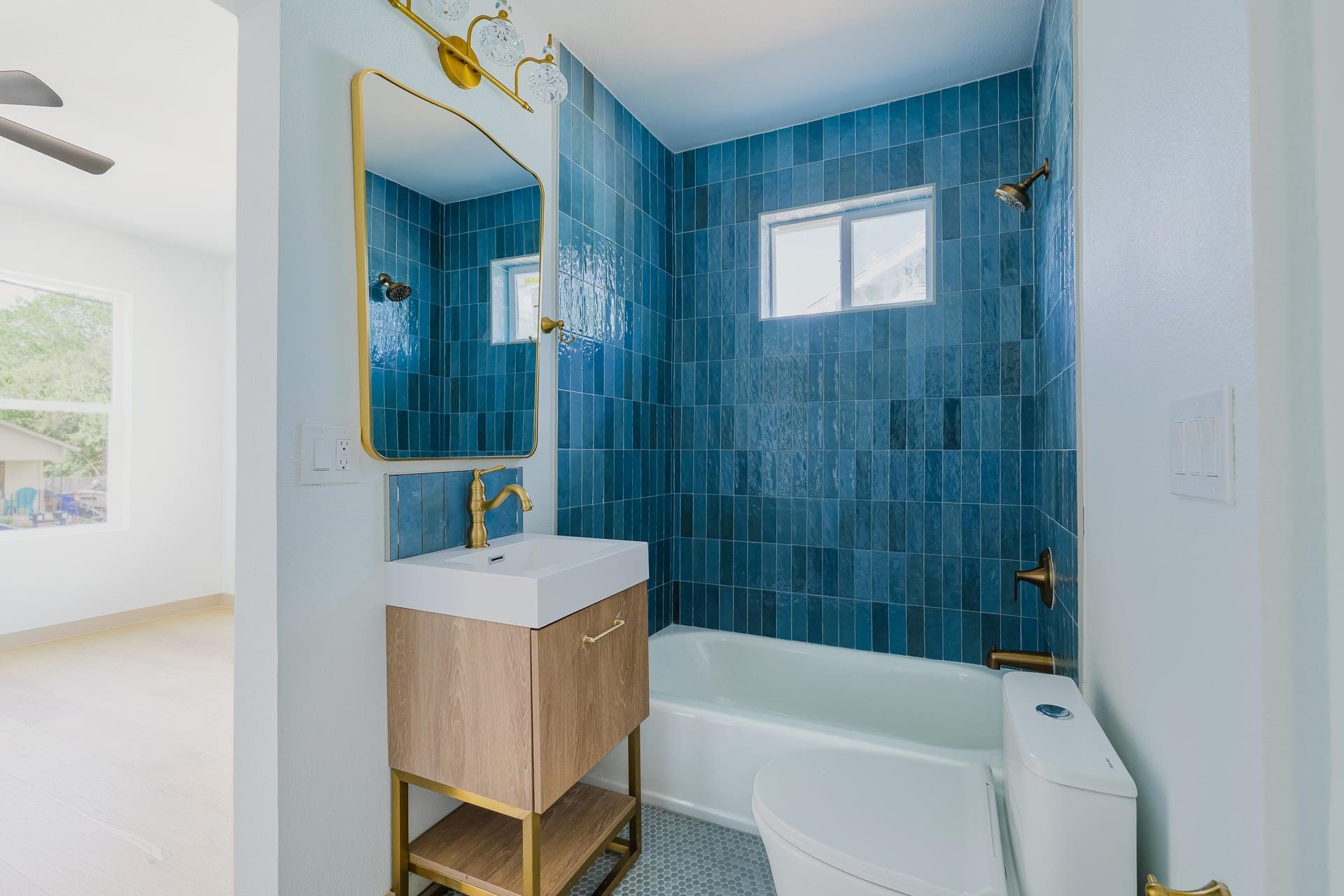 1905 E 21 ST