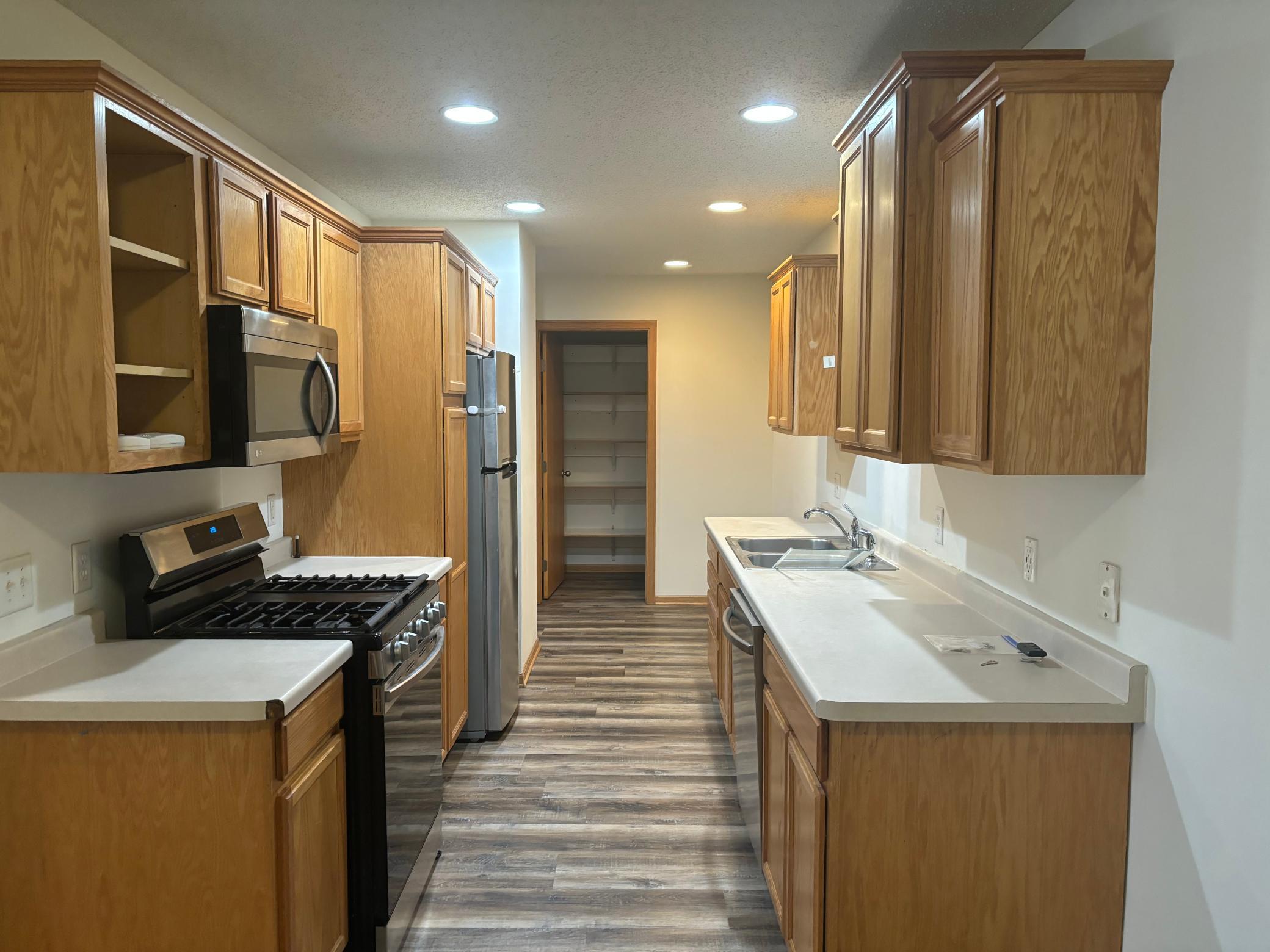 3035 Cutters Grove Avenue