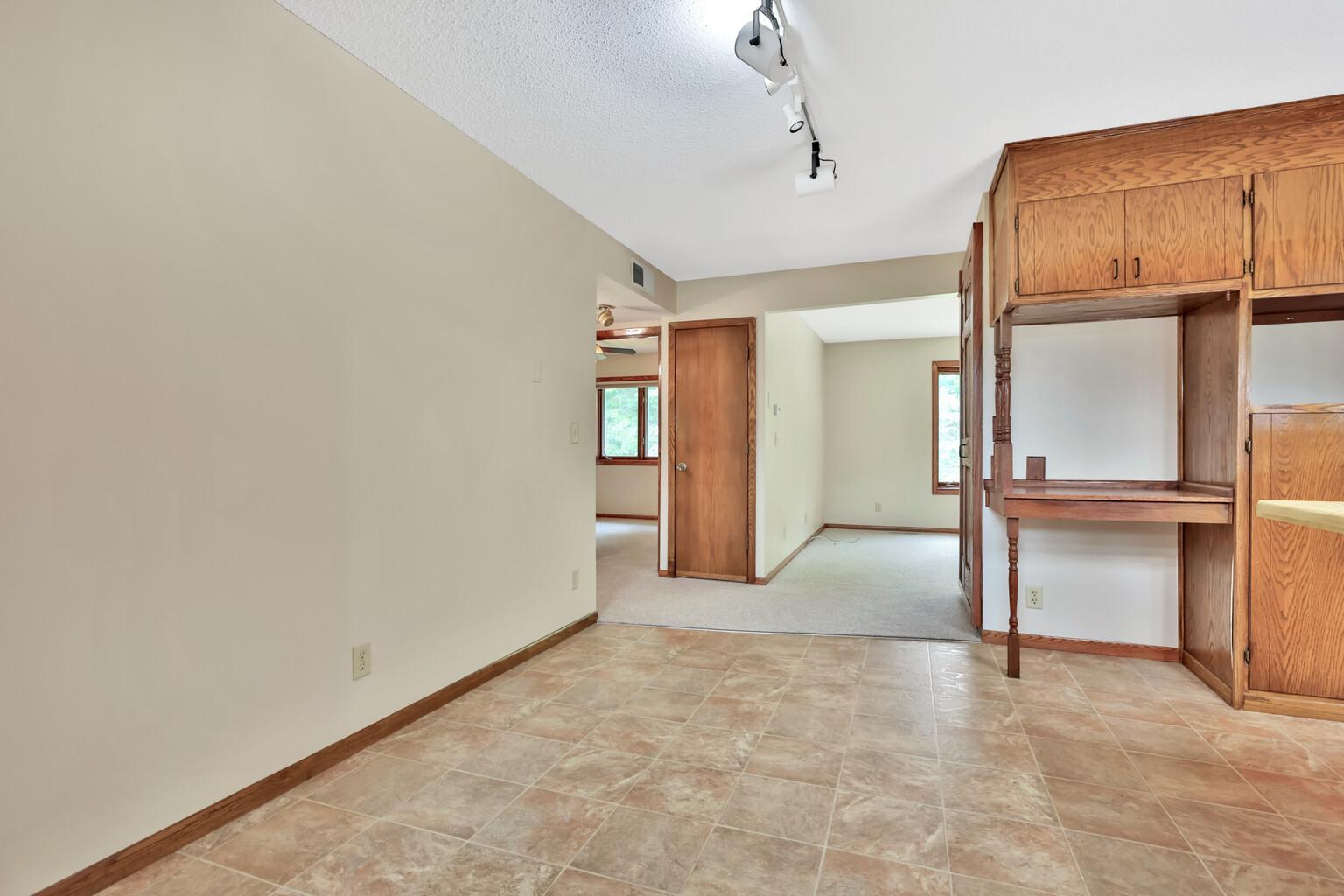 3071 Oasis Avenue N