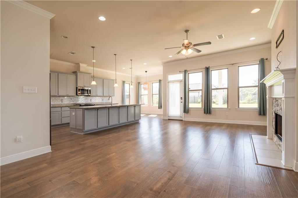 9566 RAINTREE Lane