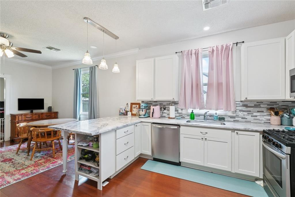 220 MOSS Lane