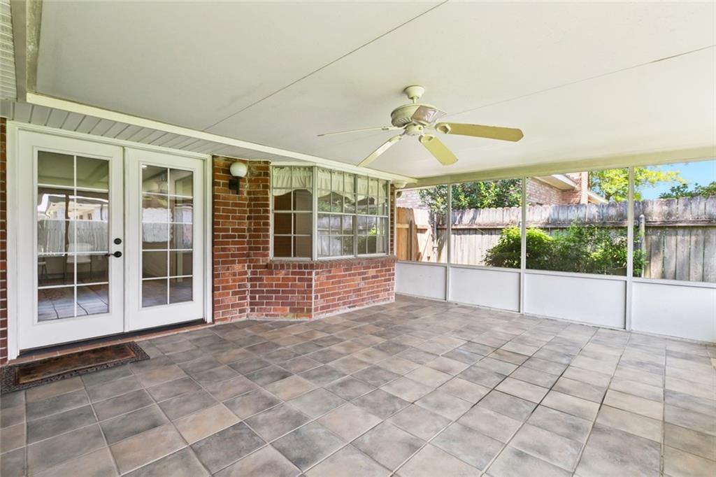 33 W IMPERIAL Street