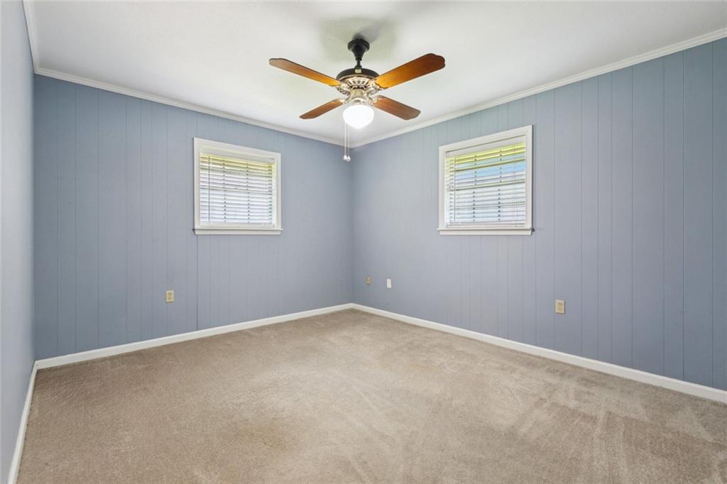 33 W IMPERIAL Street