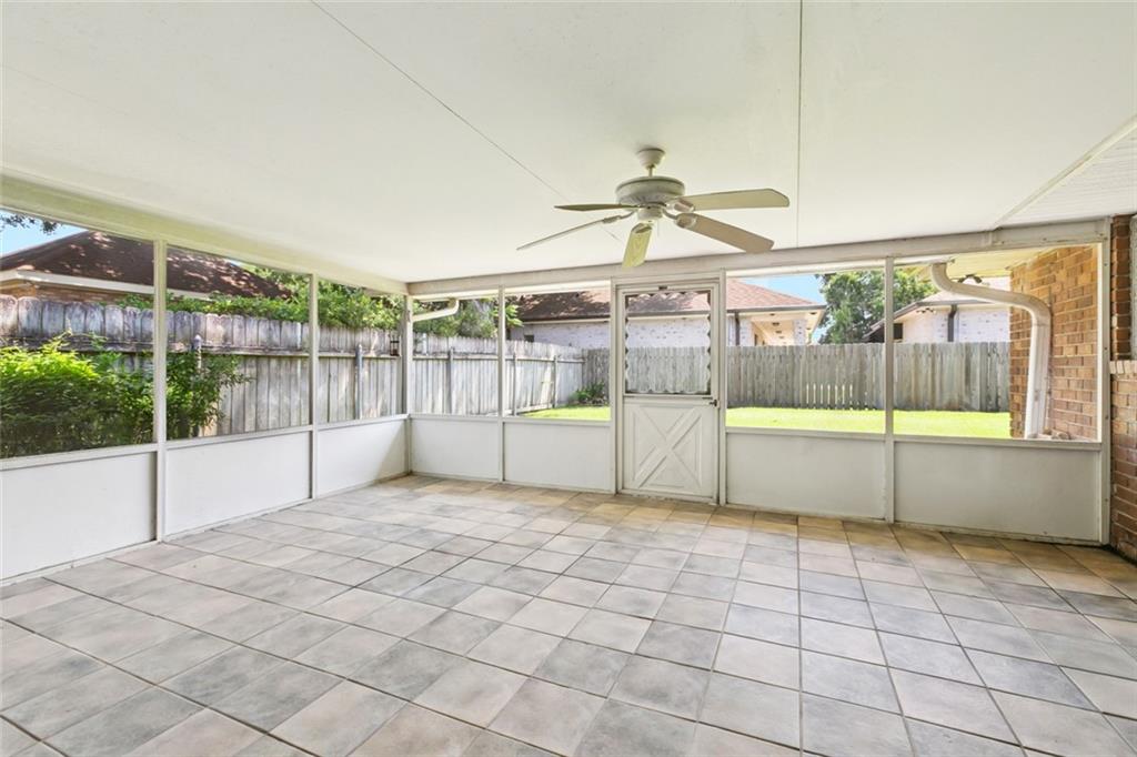 33 W IMPERIAL Street