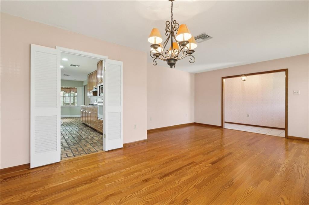 33 W IMPERIAL Street