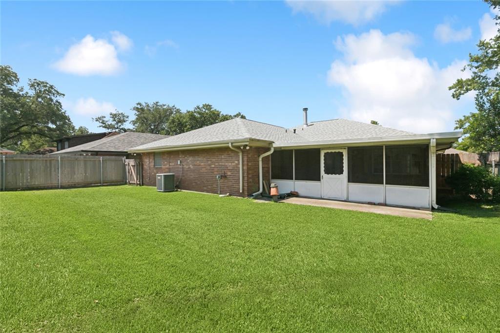 33 W IMPERIAL Street