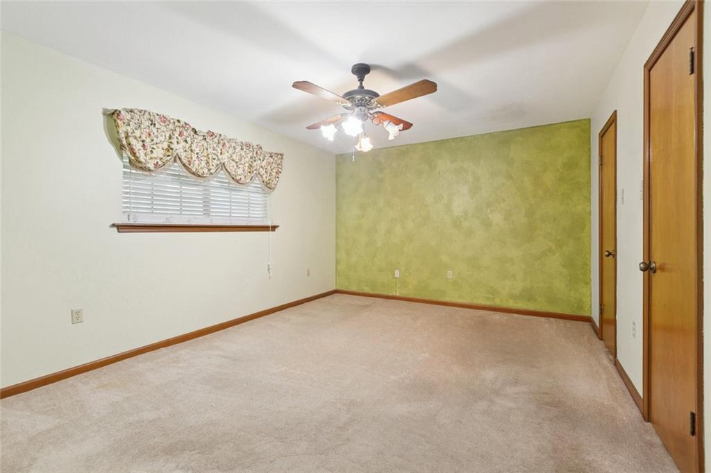 33 W IMPERIAL Street