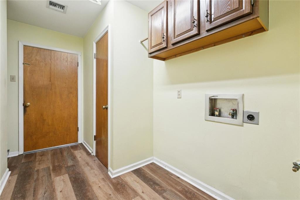 33 W IMPERIAL Street