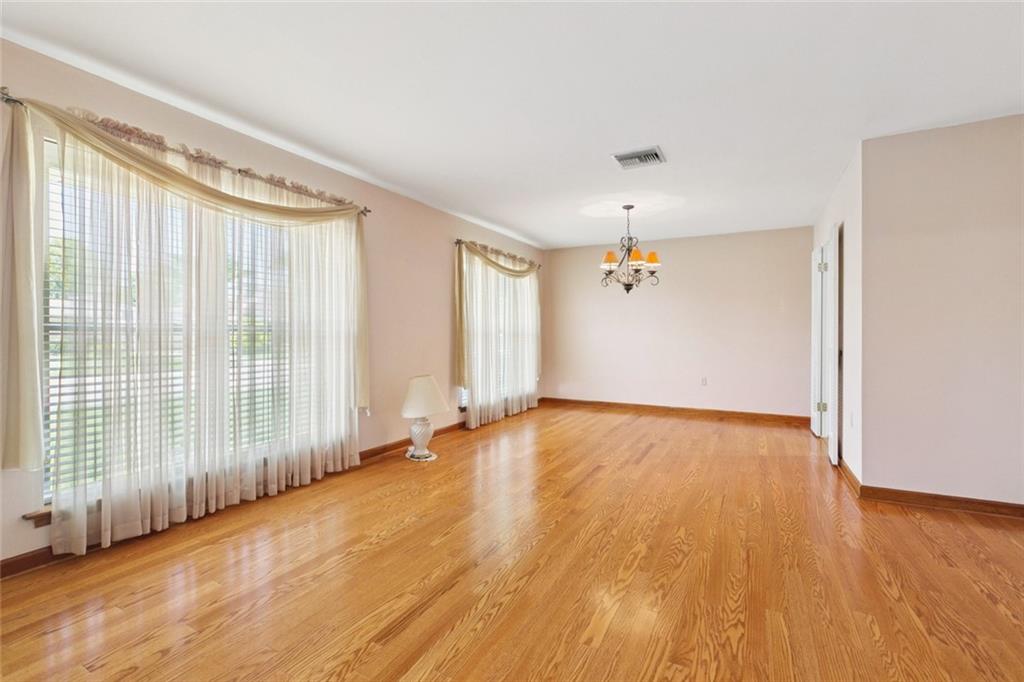 33 W IMPERIAL Street