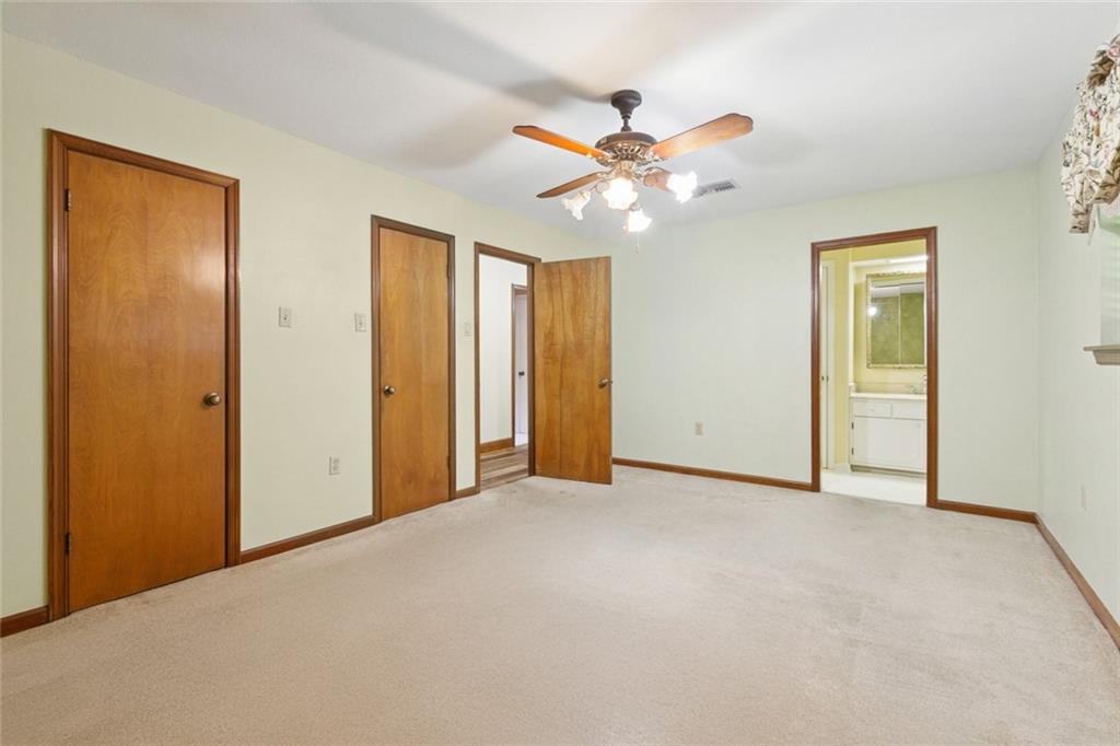 33 W IMPERIAL Street