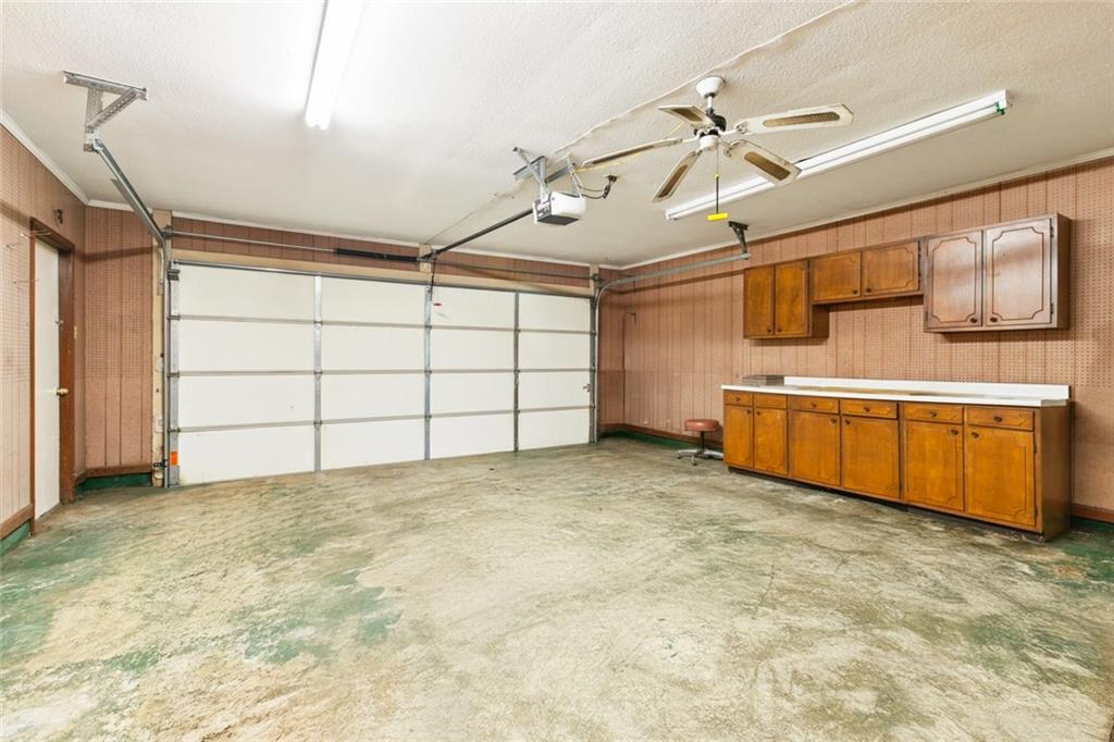 33 W IMPERIAL Street