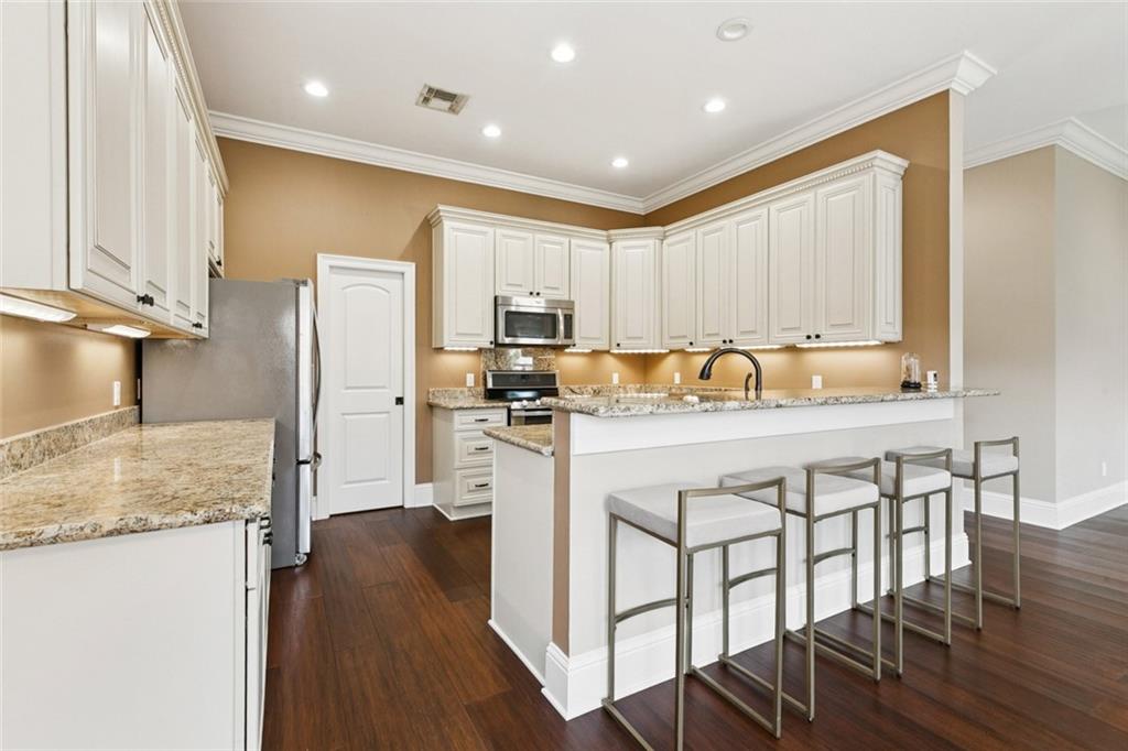 333 ROSELAND Parkway