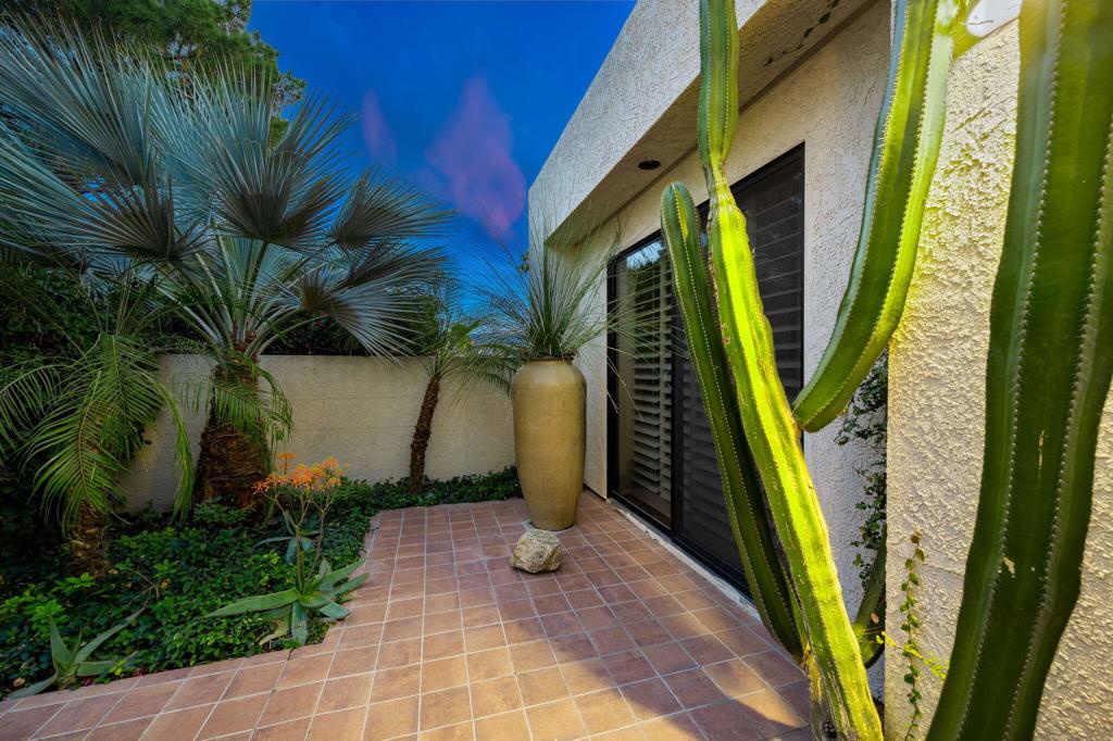 10601 Sunningdale Drive