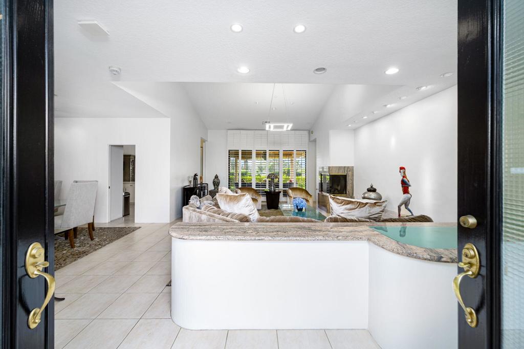 10601 Sunningdale Drive